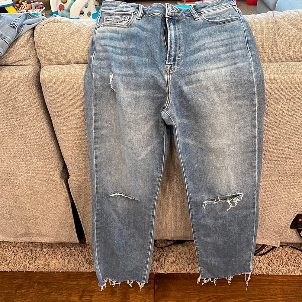 Hidden brand straight leg